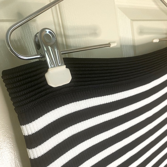 Michael Kors Black and White Striped Stretch Bodycon Tube  Maxi Skirt SIZE Large - Picture 3 of 4